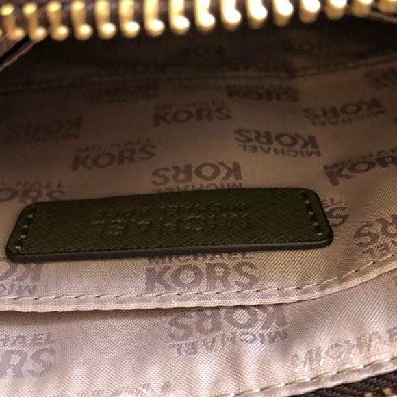 Michael Kors jet set travel monogramLG zip clutch - Picture 7 of 8